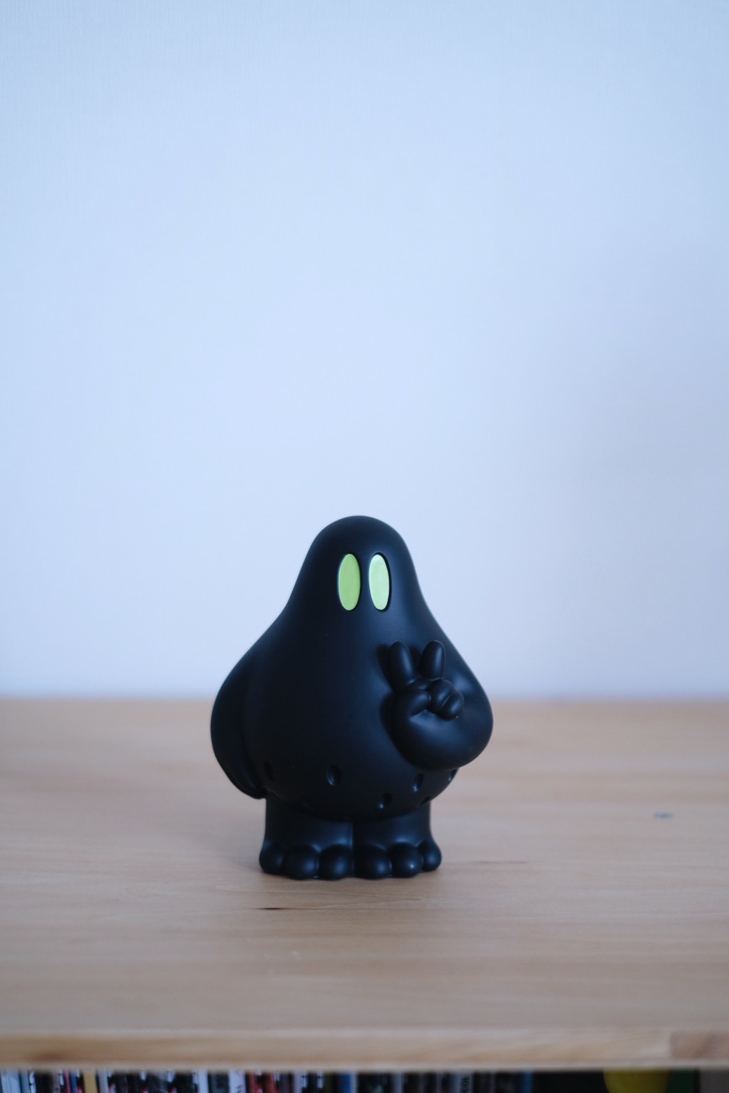 ピースイエティ君のソフビ/BLACK×GREEN | ななしのおばけちゃん