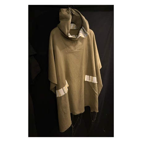 Loose silhouette large poncho