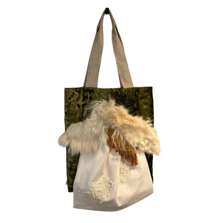 Decoratively remade tote bag