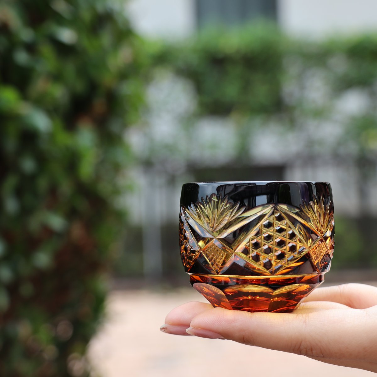 黒木国昭　綾切子　アンバーパープル二色切子茶入　共箱トニコ東さ7-0219☆2F 黒木国昭 綾切子 アンバーパープル二色切子茶入 共箱トニコ東さ7-