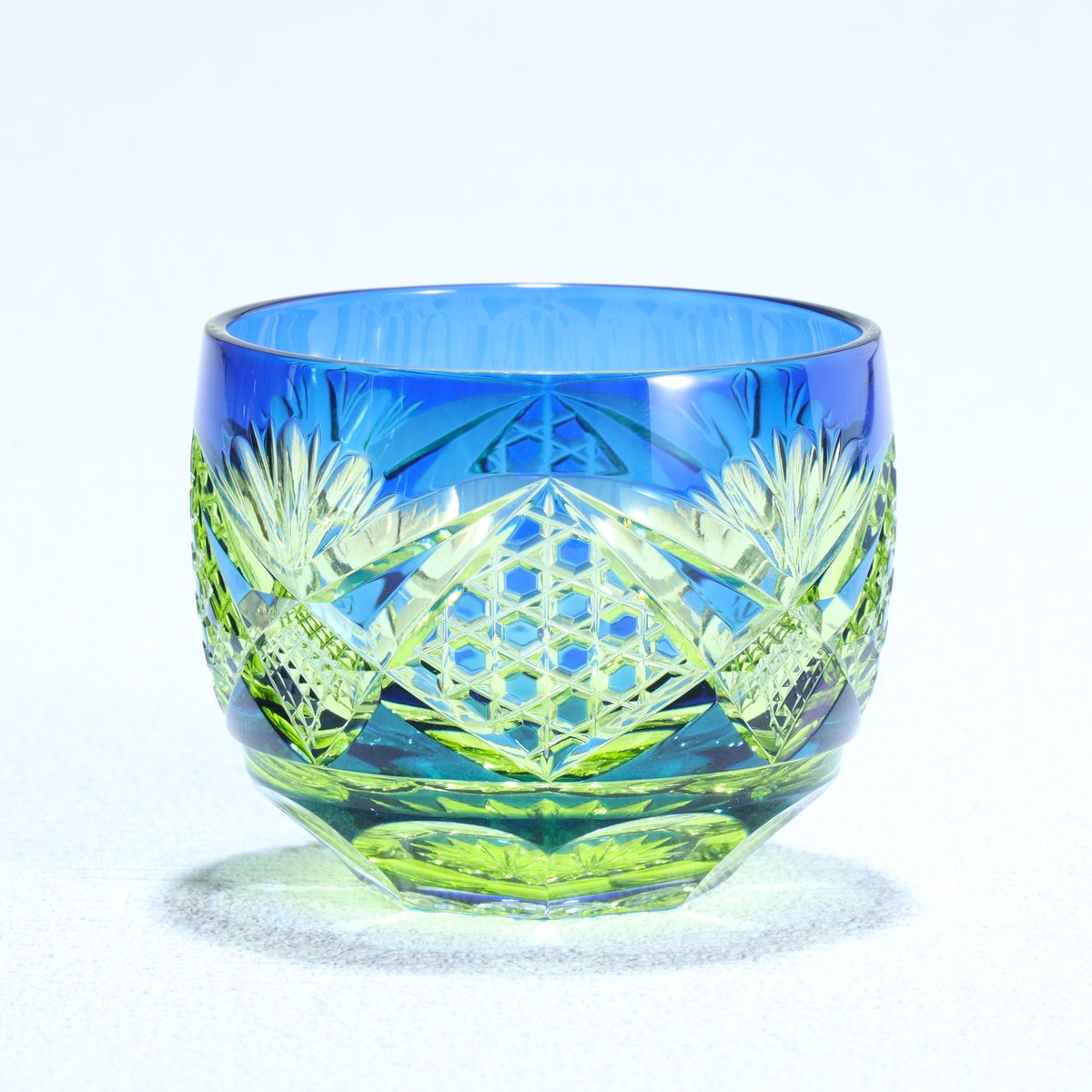 猪口「綾切子」 若草/コバルトブルー | グラスアート黒木 | 公式