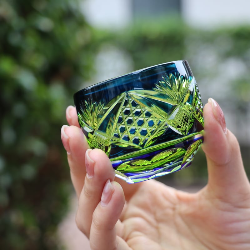 猪口「綾切子」 若草/コバルトブルー | グラスアート黒木 | 公式