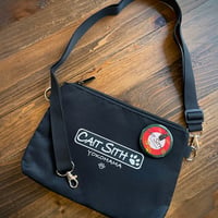缶バッジ付き『CAITSITH』ロゴサコッシュ