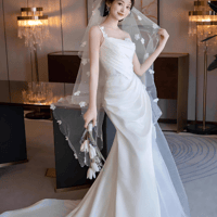 ワンショルダーサテン切り替えプリーツウェディングドレス結婚式前撮り花嫁