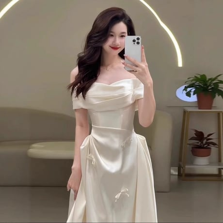 無地サテンオフショルダーウェディングドレス