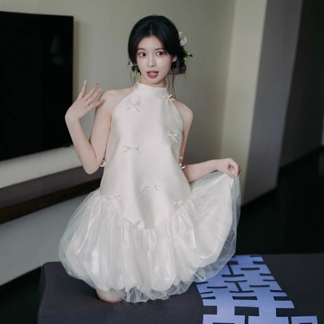 ノースリーブハルターネックサテンゆったり A ラインショートウェディングドレス