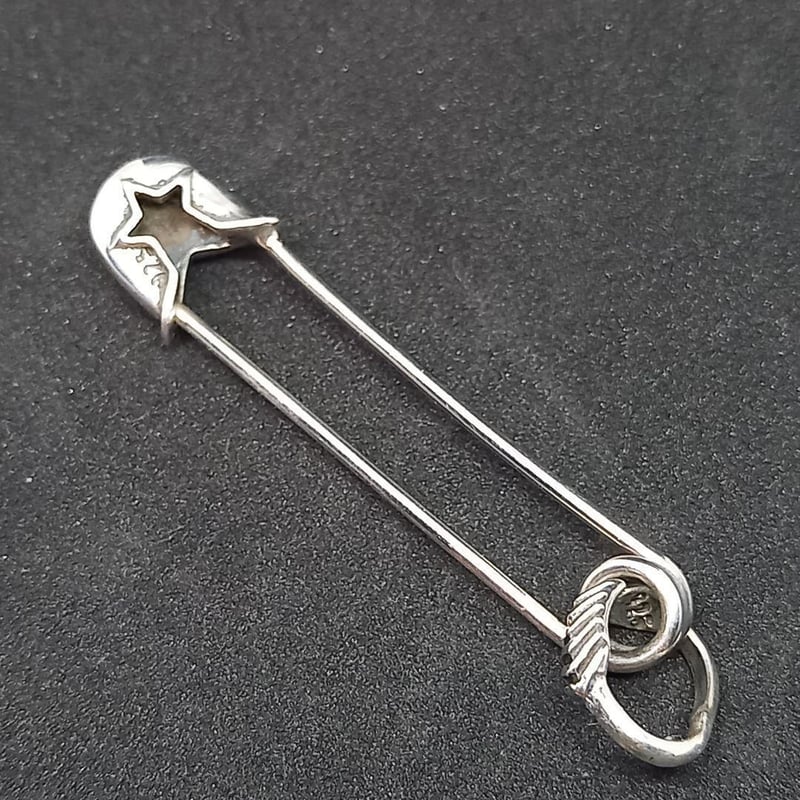 ☆【新品】シルバー925 安全ピン 星形ピアス セーフティピン ☆【新品】シルバー925 安全ピン 星形ピアス セーフティピン