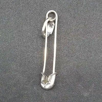 ☆【新品】シルバー925 安全ピン 星形ピアス セーフティピン 匿名配送