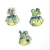 頭割れ太郎くんステッカー（浦部はいむ）【企画展　仄暗い午前四時】