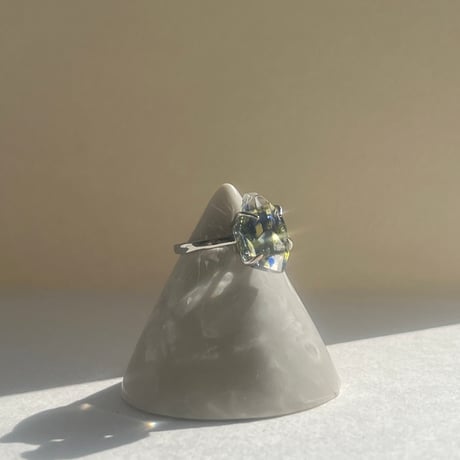 小川に棲む蛍のゆびわ