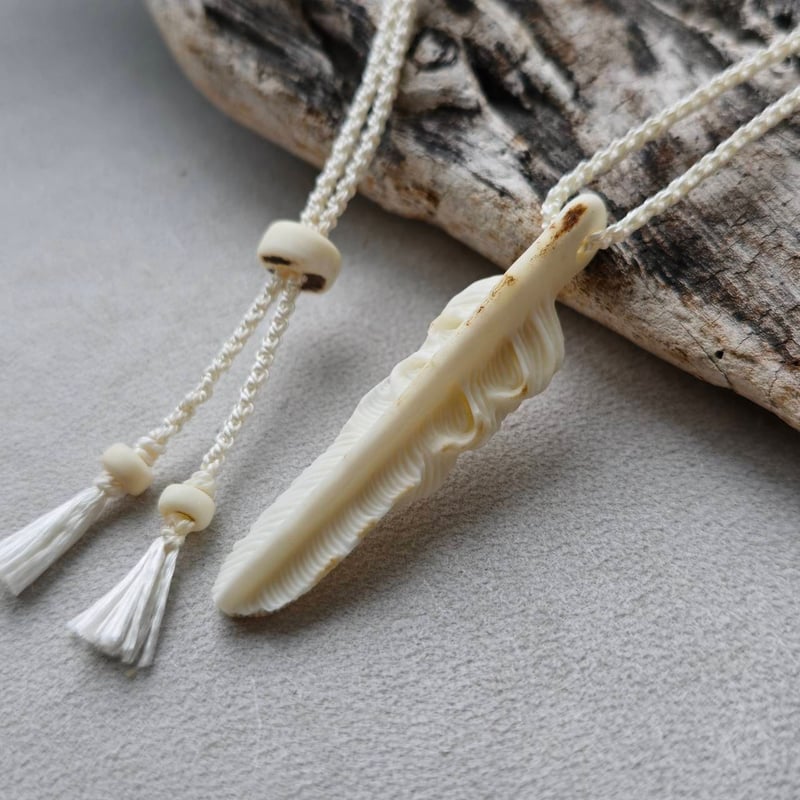 鹿の角 フェザーペンダント #4 | 鹿角工房～イランカラプテ～