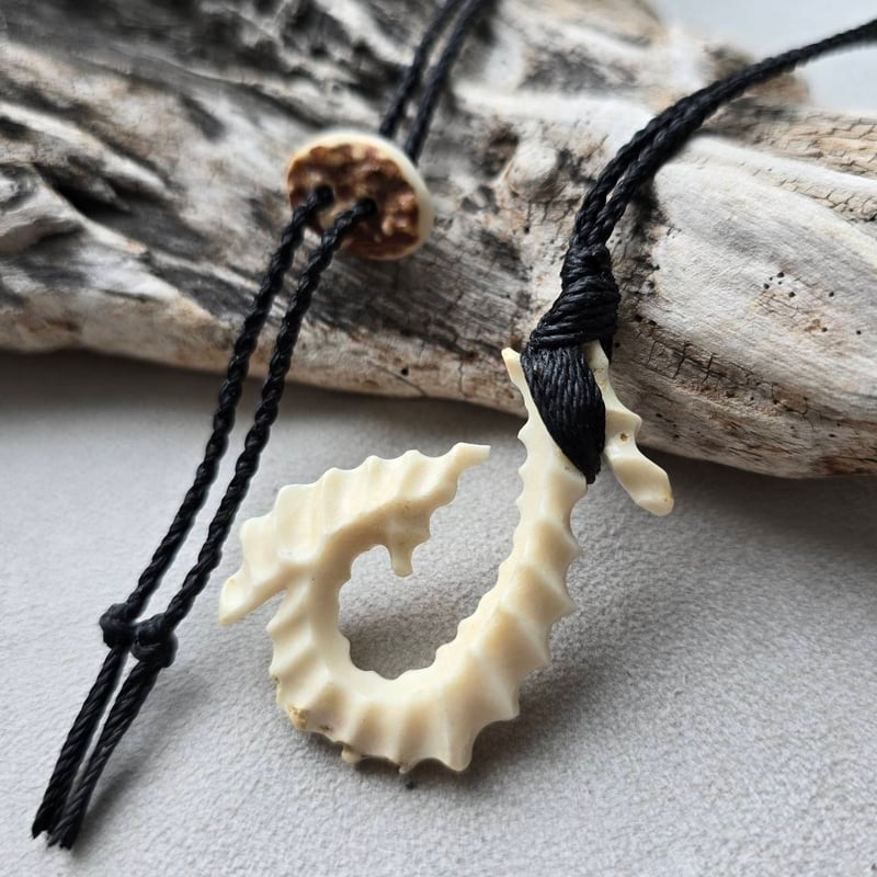 鹿の角 フィッシュフックのペンダント | 鹿角工房～イランカラプテ～