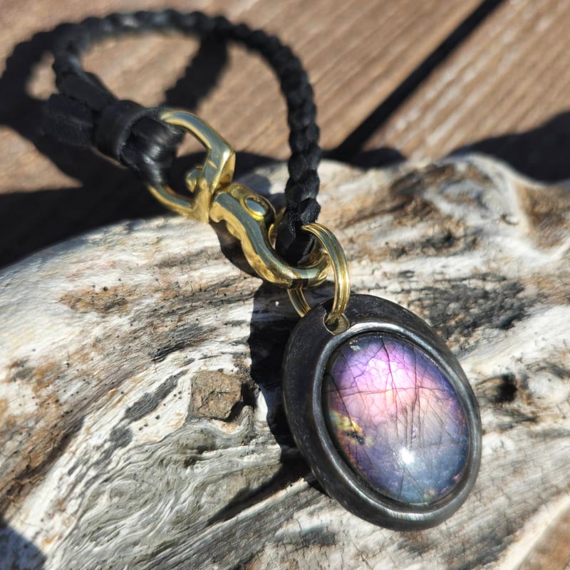 水牛の角 ラブラドライトのバッグチャーム #2 水牛の角 ラブラドライトのバッグチャーム #2 | iichi 日々の