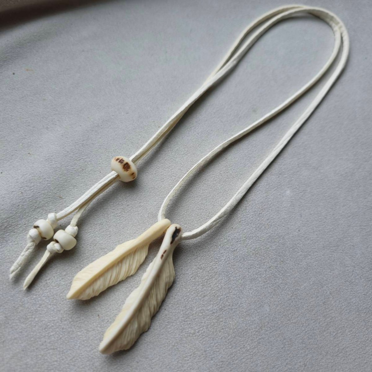 鹿の角 broフェザーのペンダント#2 | 鹿角工房～イランカラプテ～