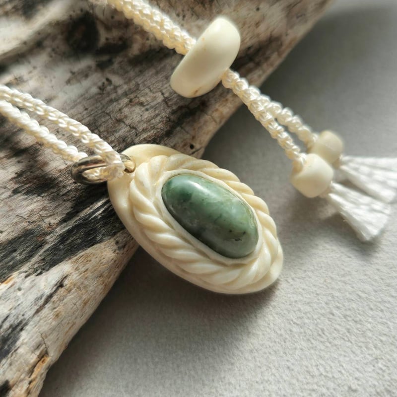 ◆限定1個◆高品質山鹿玉石彫刻ペンダントコレクション 送料無料　本物保証 瓏】和田玉 原石彫 山水 手把件 時代物 極細工 手彫り 置物擺件 中国