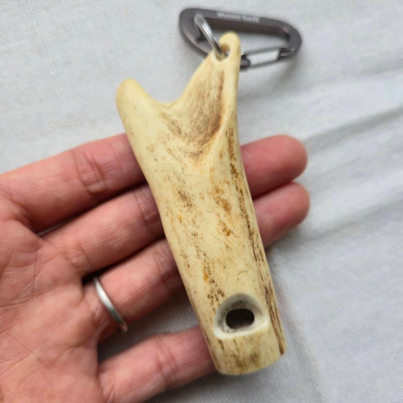 蝦夷鹿の角笛 mont-bellカラビナ#4 蝦夷鹿の角笛 mont-bellカラビナ#4 | 鹿角工房～イランカラプテ～