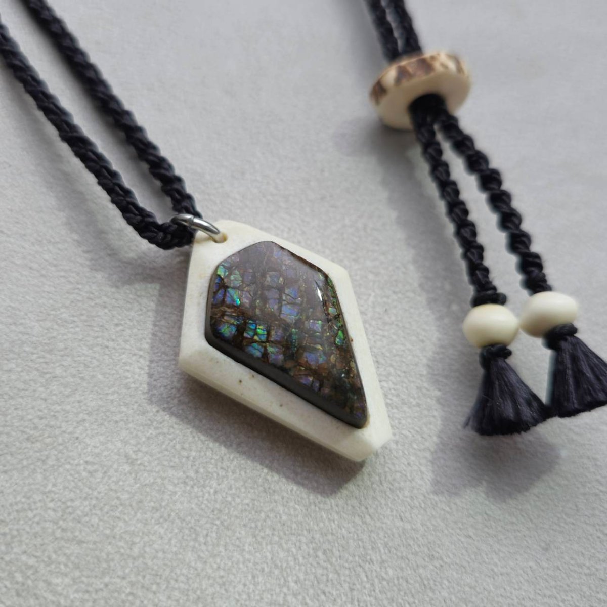 鹿の角 アンモライトのペンダント#4 | 鹿角工房～イランカラプテ～