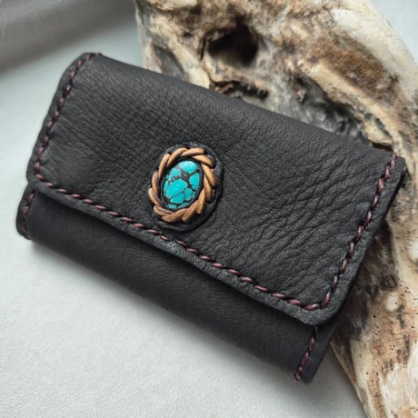 鹿革の三つ折り財布 ブラックオニキス ディアスキン | STORES