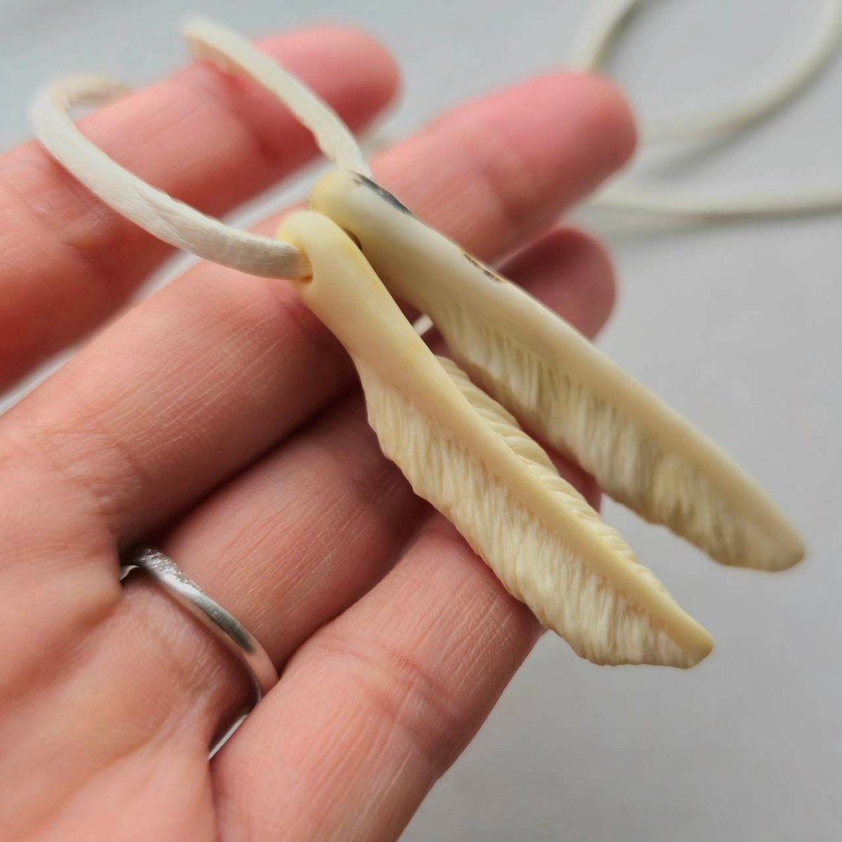 鹿の角 broフェザーのペンダント#2 | 鹿角工房～イランカラプテ～