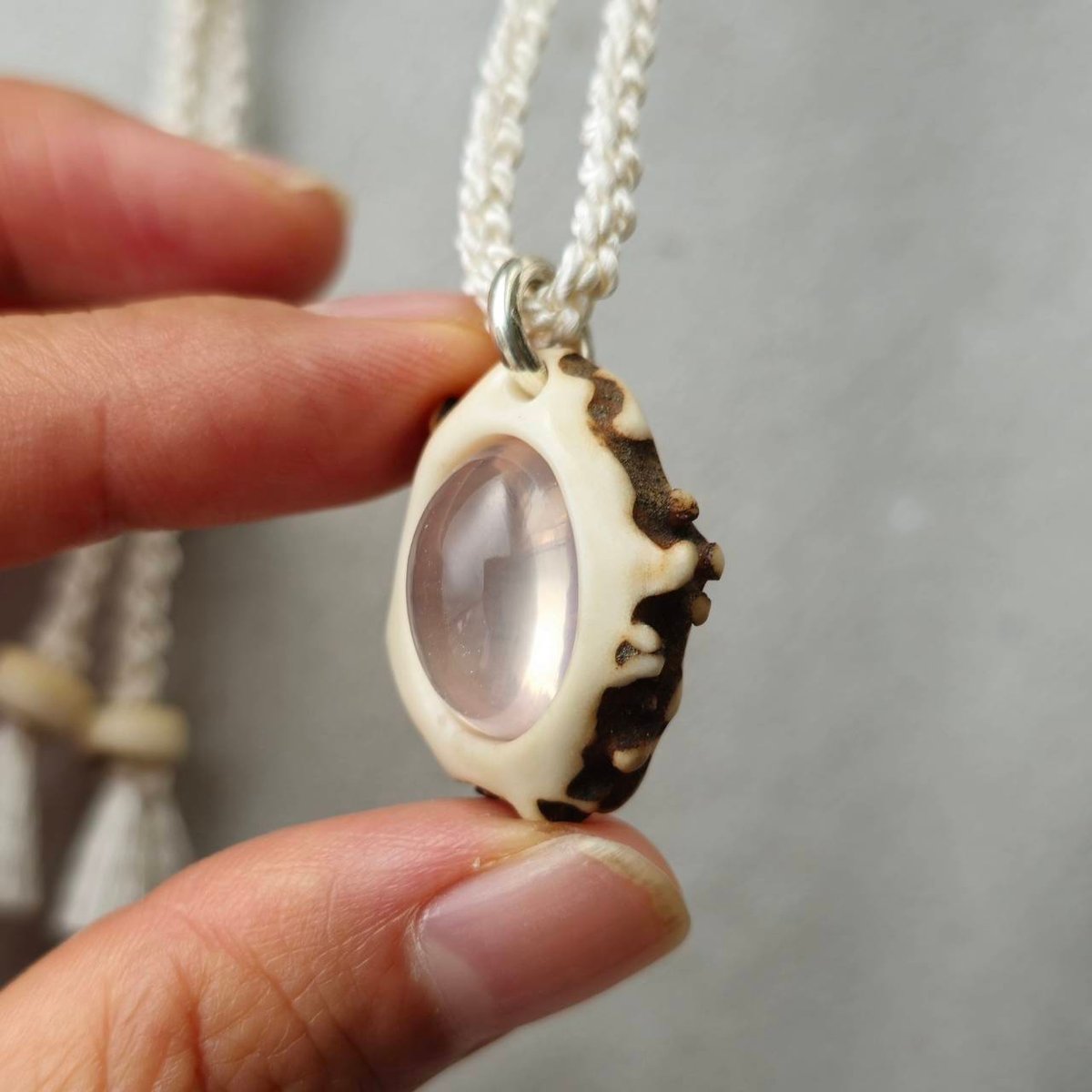 鹿の角 スターローズクォーツのペンダント | 鹿角工房～イランカラプテ～