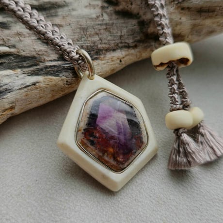 最終値下げ珍しいカット入り トラピッチェアメジストピアスチャーム トラピッチェアメジスト 10.855ctルース