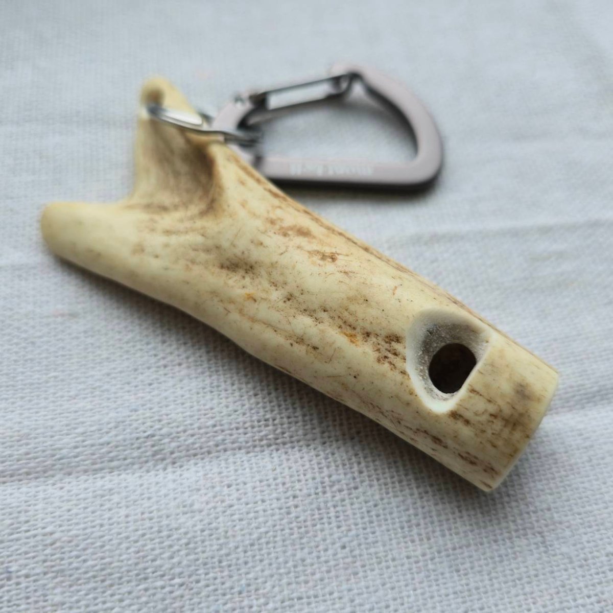 蝦夷鹿の角笛 mont-bellカラビナ#4 蝦夷鹿の角笛 mont-bellカラビナ#4 | 鹿角工房～イランカラプテ～