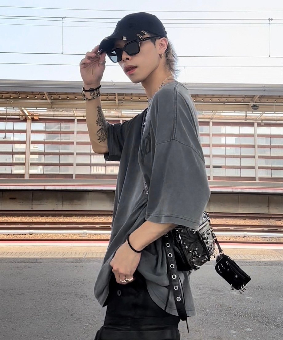 Volff オーバーフィットヴィンテージロゴTシャツ チャコール OVER FIT LOGO VINTAGE T-SHIRT / CHARCOAL | Volff