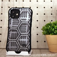 《iPhone16シリーズ取扱い開始》iPhoneケース　衝撃吸収グリップケース　サイバーチックな金属板　鋼板