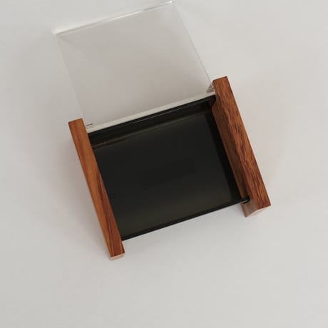 YKI NUMMI ACRYLIC/TEAK CASE