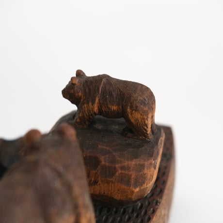 WOOD CARVING BEAR (A)
