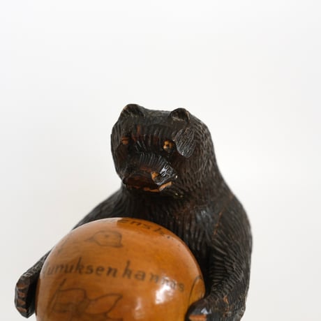 WOOD CARVING BEAR (C)