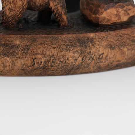 WOOD CARVING BEAR (A)