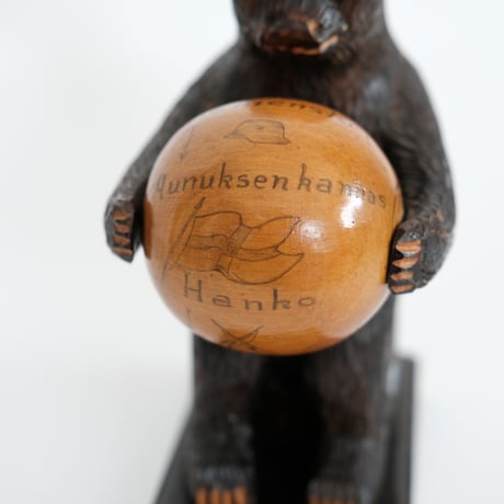 WOOD CARVING BEAR (C)