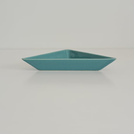 TRIANGULAR PLATE