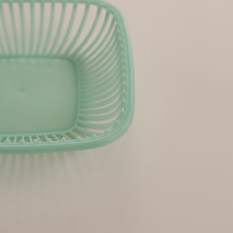 PLASTIC BASKET (B)