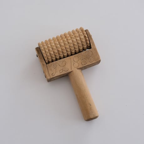 WOODEN ROLLER