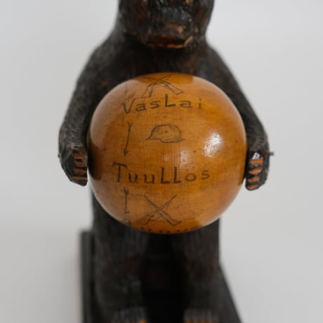 WOOD CARVING BEAR (C)
