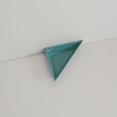 TRIANGULAR PLATE