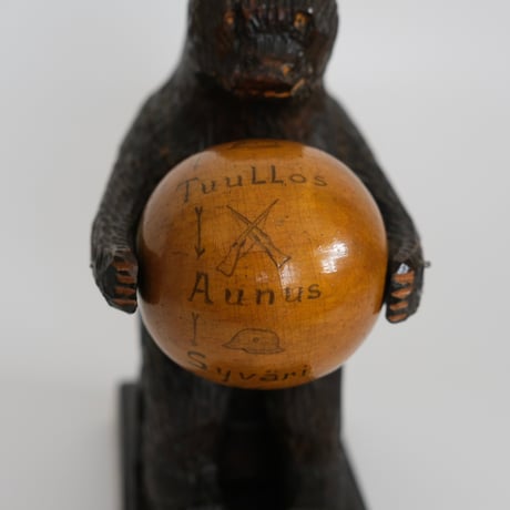 WOOD CARVING BEAR (C)