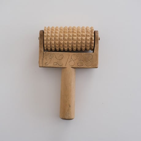 WOODEN ROLLER