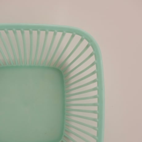 PLASTIC BASKET (B)