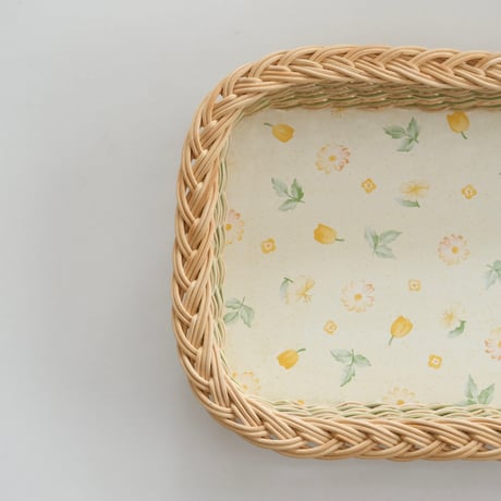 TRAY