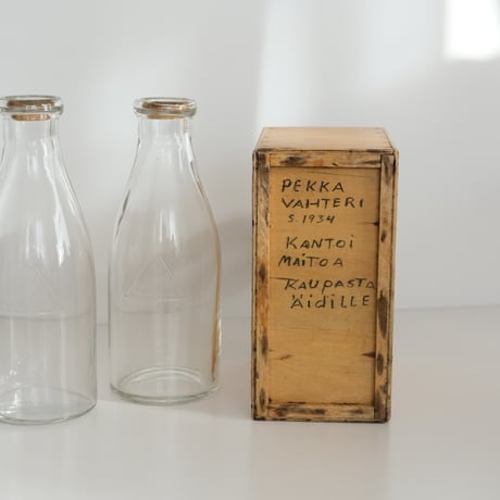 VALIO MILK BOTTLE WITH WOODEN CASE