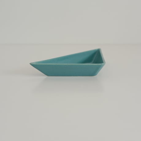 TRIANGULAR PLATE