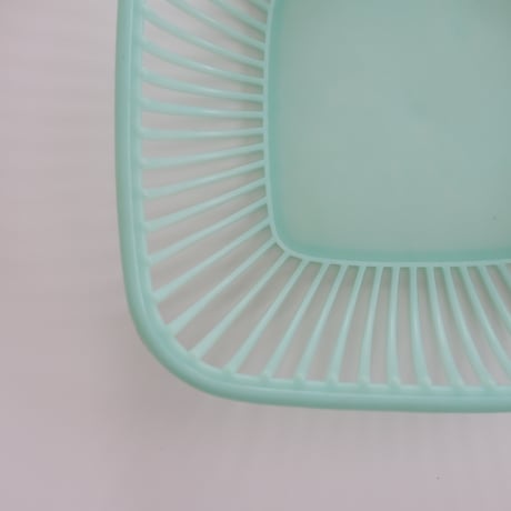 PLASTIC BASKET (B)