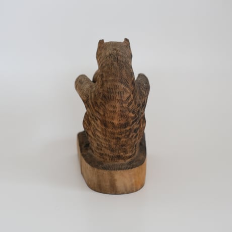 WOOD CARVING BEAR (B)