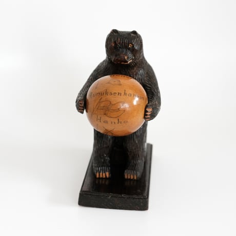 WOOD CARVING BEAR (C)