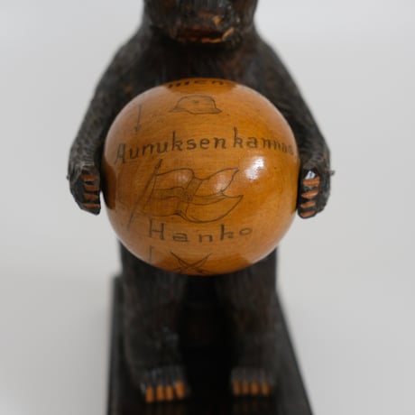 WOOD CARVING BEAR (C)