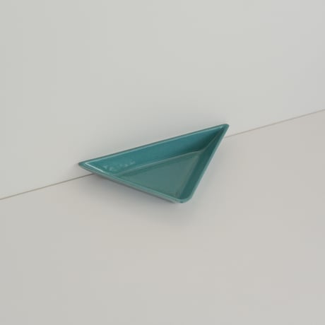 TRIANGULAR PLATE