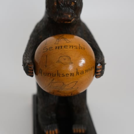 WOOD CARVING BEAR (C)